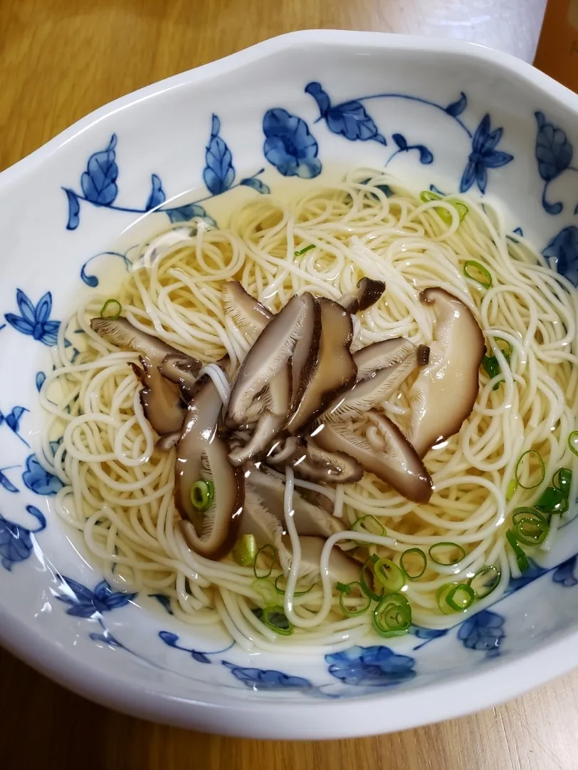 Snapdishの料理写真:椎茸のおダシのそうめん|あずきさん