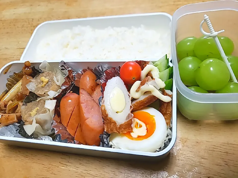 焼き鳥、シュウマイ、チリソウ、胡瓜/チーズイン竹輪/ミニトマト/ゆで卵|清水愛情弁当さん