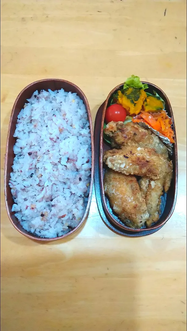 Snapdishの料理写真:手羽先の唐揚げ弁当|NOZUさん