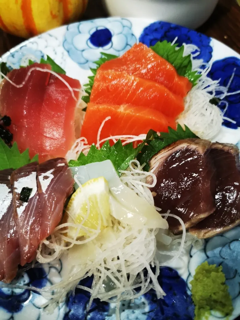 ある日のワンコイン刺し身👌グ〜です😀🍵|ペンギンさん