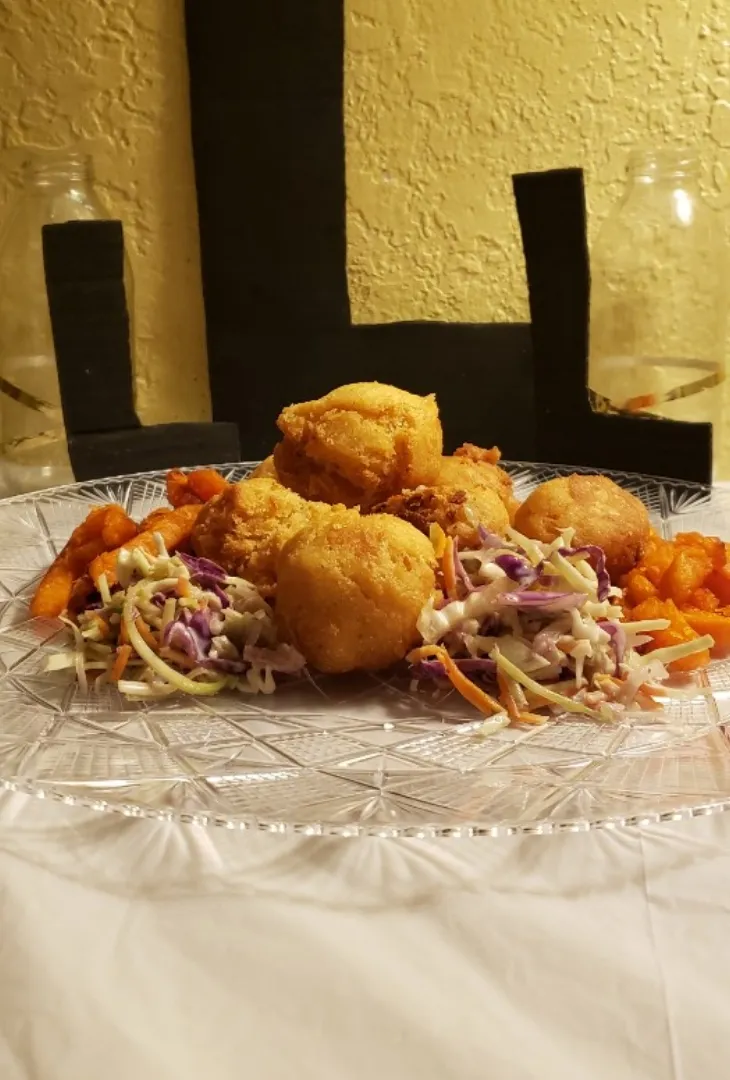 #veganhushpuppies #hushpuppies #coleslaw #sweetpotatofires|Gardenia_camellia_sunさん