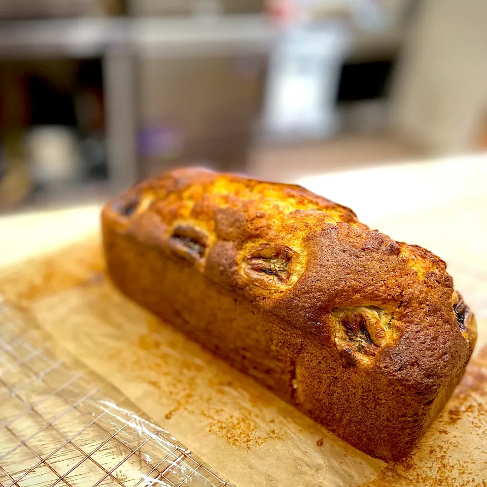 バナナとデーツのパウンドケーキ焼いてみた🥰コロナに感染してから趣向が変わって色々美味しくなってきた〜✨|美味飯さん