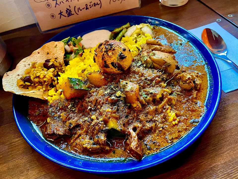 金曜日じゃないけど咖喱ランチ🍛|にゃあ（芸名）さん