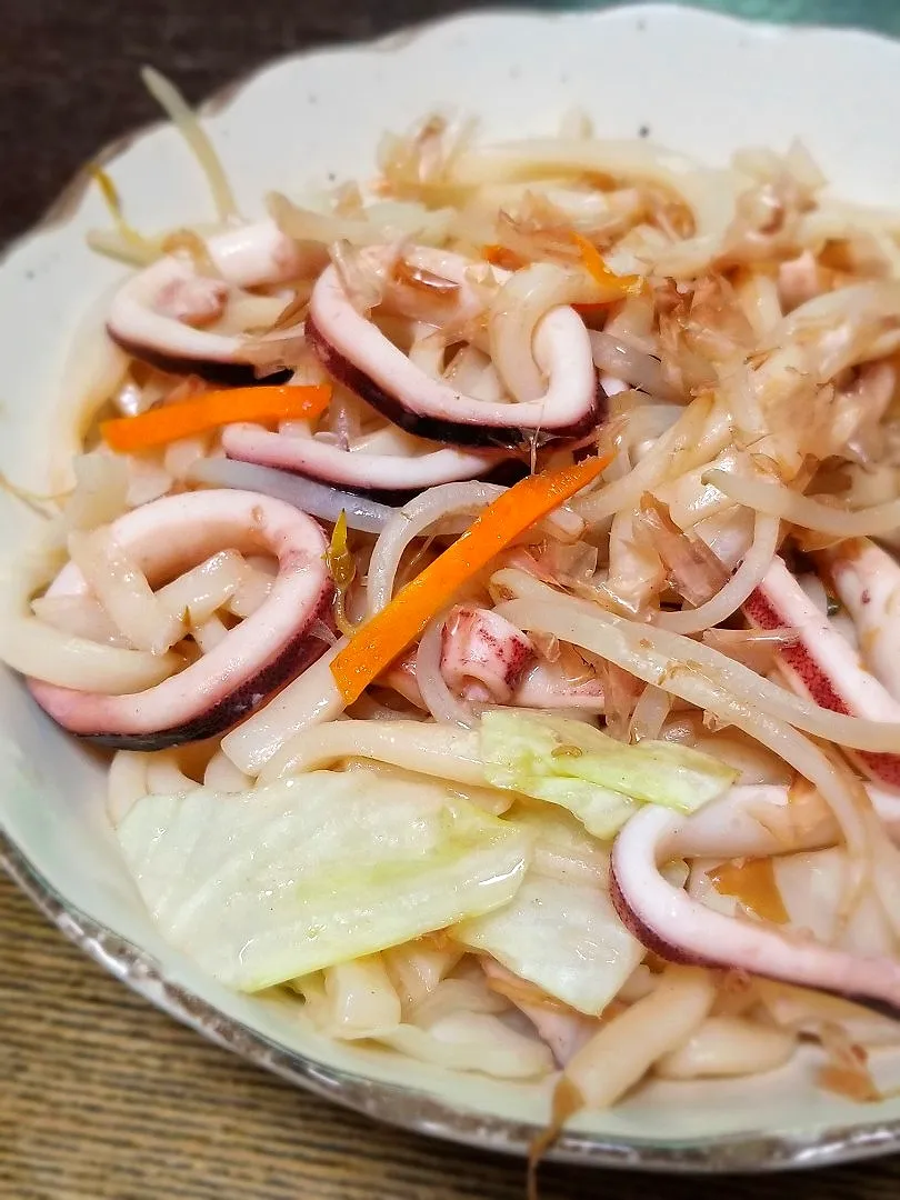 パパ作👨プリプリイカ焼きうどん|ぱんだのままんさん