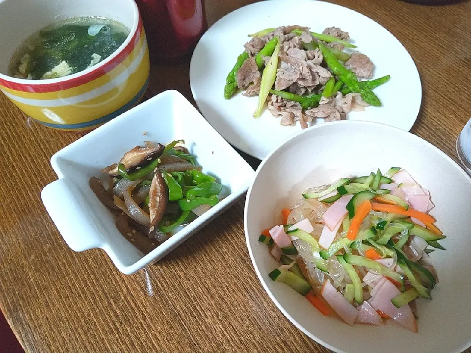 Snapdishの料理写真:豚肉とアスパラのレモン醤油炒め
春雨サラダ
こんにゃくとピーマンのきんぴら
わかめと卵のスープ|尚さん