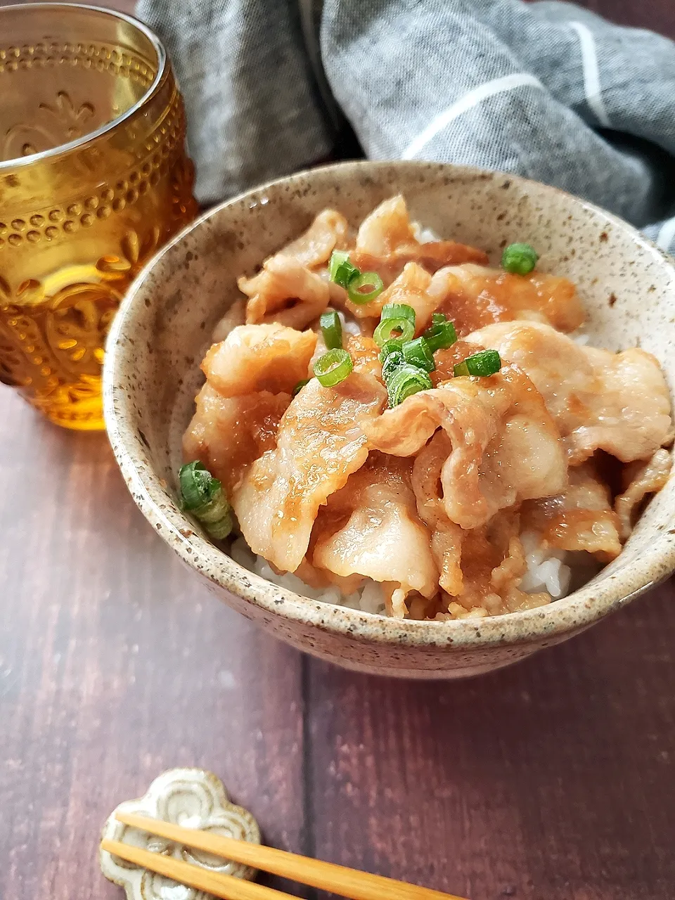 こはるのスマイルごはんさんのかきこみたくなる美味しさ！オニオンおろしの豚バラ丼 #楽天レシピ|楽天レシピさん