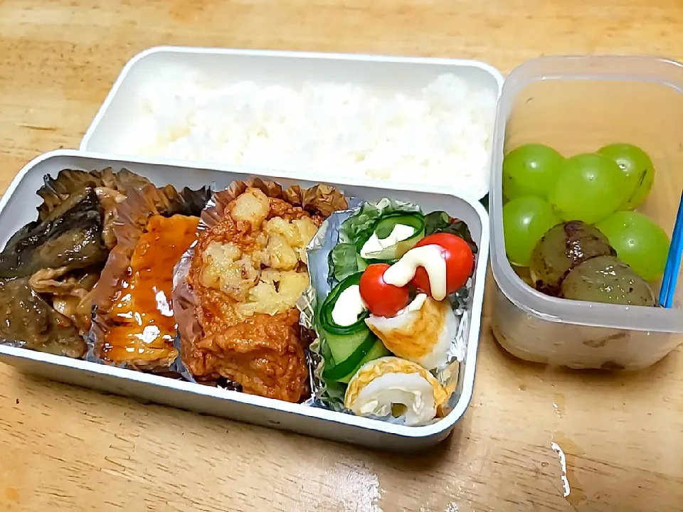 茄子と豚肉の炒め物、ぶりの照り焼き、タコ揚げ&さつまいも揚げ、胡瓜ミニトマトのサラダ、チーズイン竹輪|清水愛情弁当さん