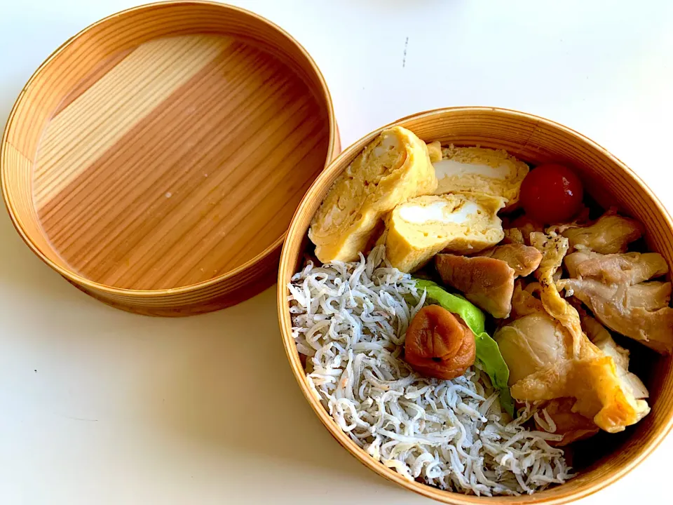 Snapdishの料理写真:本日のJK弁当　照り焼きチキンしらす飯弁当|kyoさん