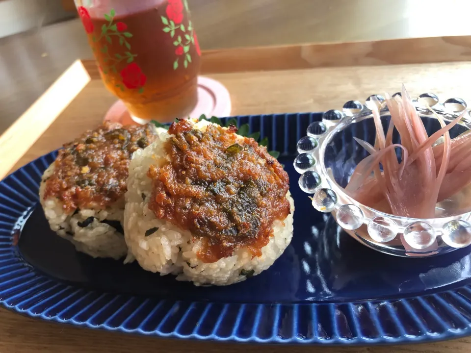 Snapdishの料理写真:ゴンドレご飯の焼きおにぎり♪青唐辛子味噌のせ|ゆきさん