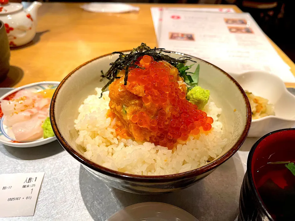 極上海鮮丼ぶり|マハロ菊池さん