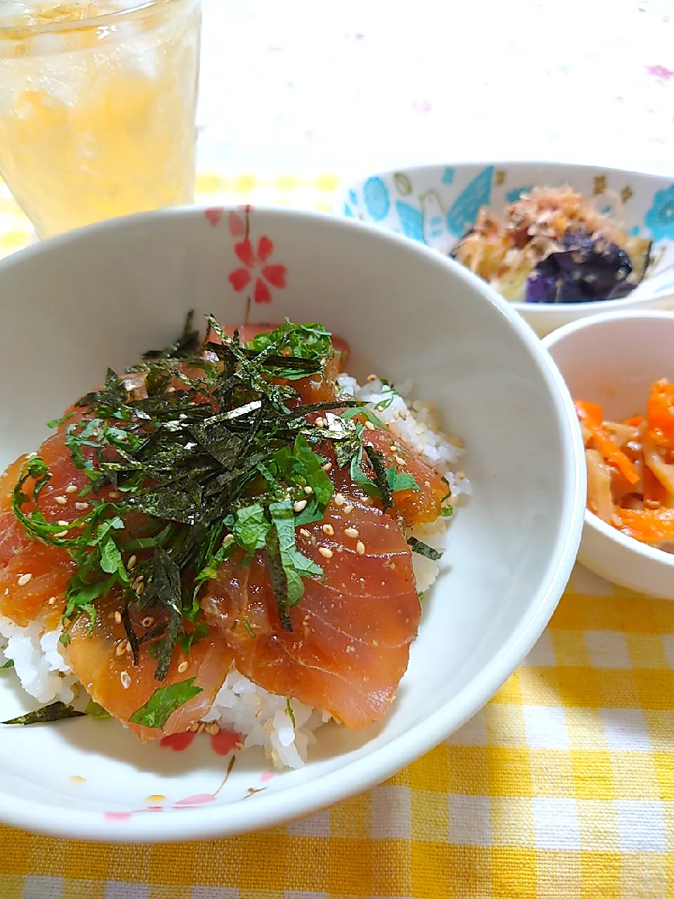 マグロ漬け丼
他諸々で夕ご飯です|🍒ふみりん🍒さん