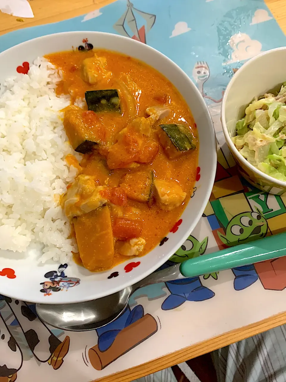 鶏肉とかぼちゃのトマトクリーム煮　&  ツナマヨキャベツサラダ|ぺろたんさん