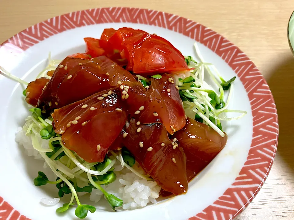 Snapdishの料理写真:イナダの漬け丼|ちゃちゃさん