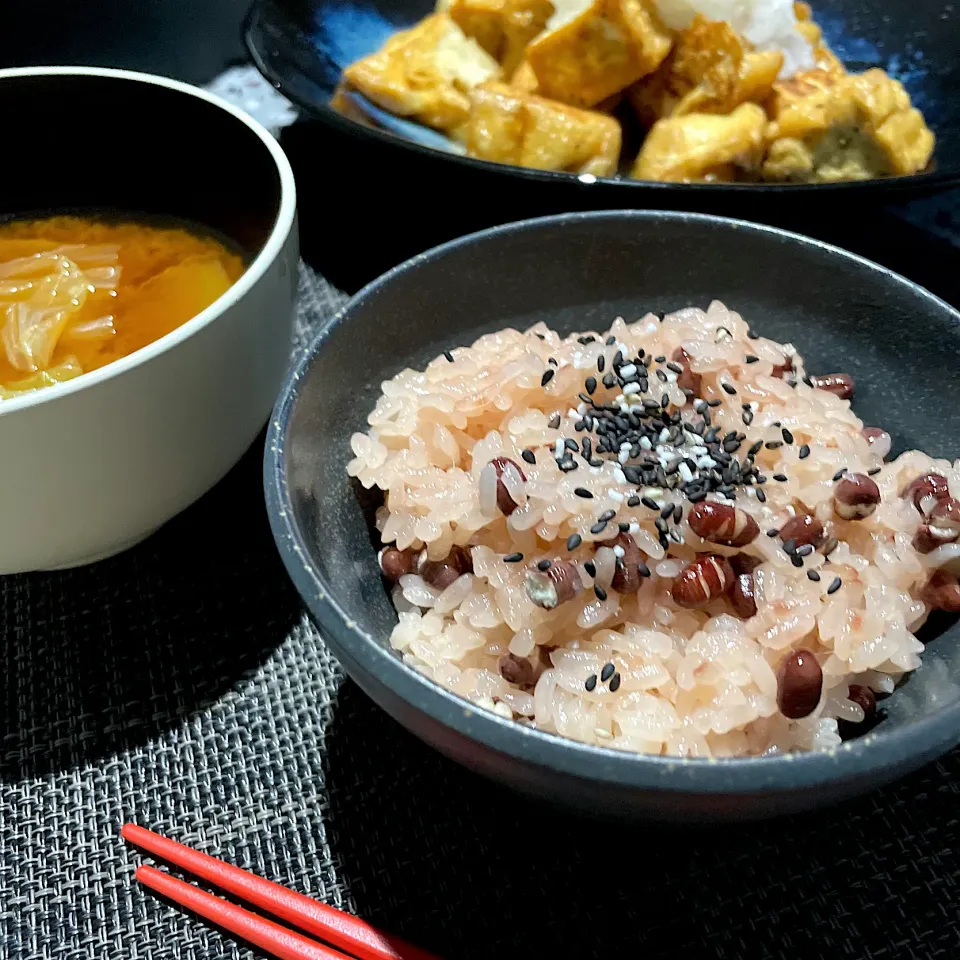 お赤飯初めて炊いた♡|AKUBI*:ஐ(●˘͈ ᵕ˘͈)さん