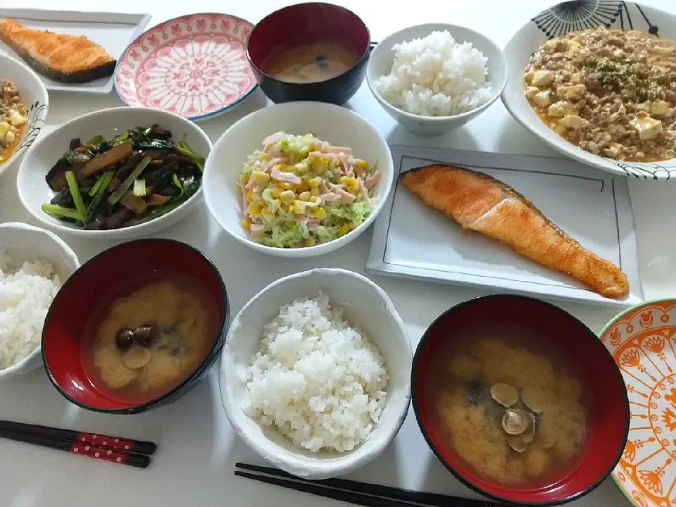 夕食(*^^*)
麻婆豆腐
キングサーモン焼き
コールスローサラダ🥗
茄子と小松菜の中華炒め
しじみのお味噌汁|プリン☆さん