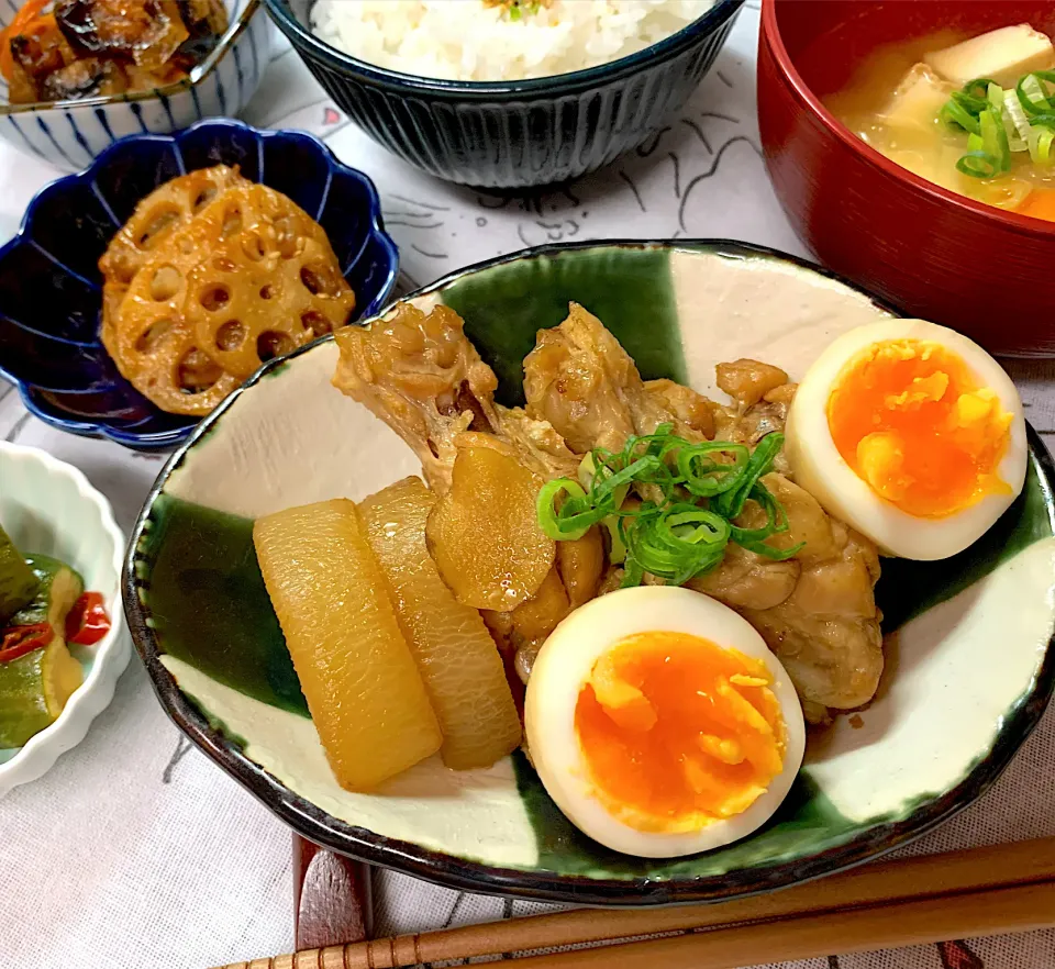 鶏手羽元と大根の甘辛煮込み🐓|のらねこままさん