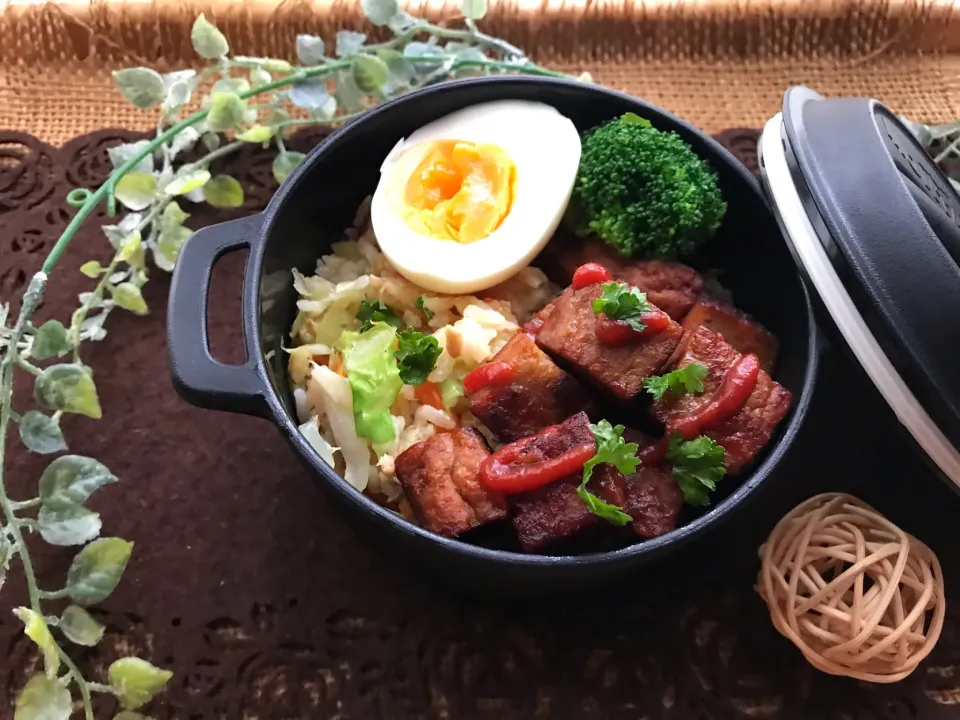 サイコロマルシンハンバーグ乗せチャーハン弁当～(木曜日)|まなまな♡さん