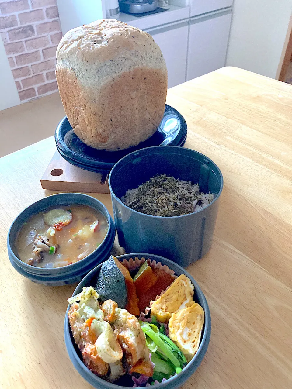 今日の旦那さんお弁当と朝焼き胡麻食パン🍞|さくたえさん