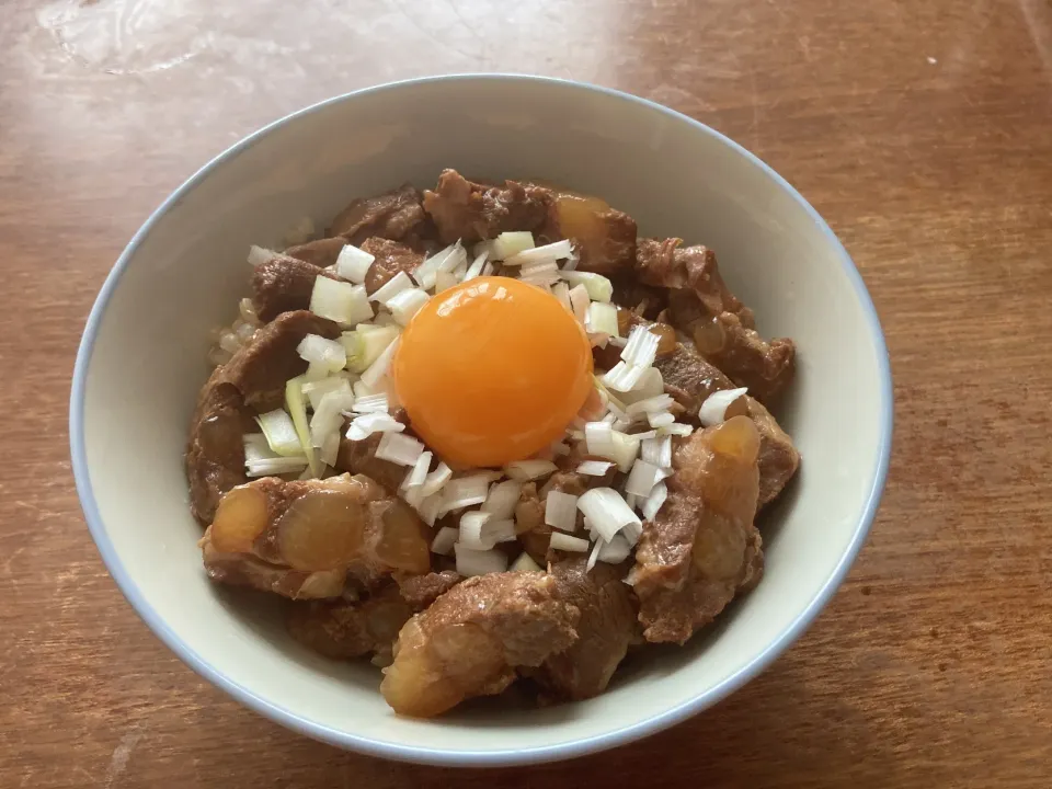 トロトロ豚軟骨煮込み丼|めそさん