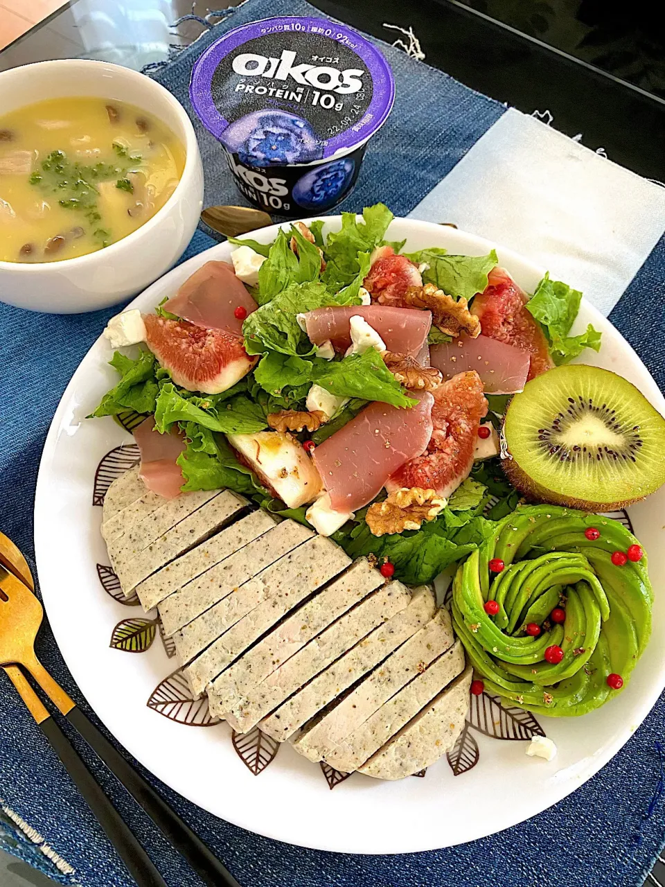 Snapdishの料理写真:ゆかりさんの料理 いちじくサラダプレート😋|ゆかりさん