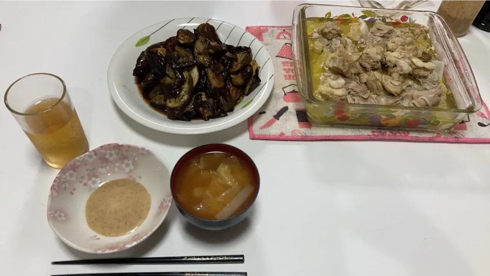 Snapdishの料理写真:晩御飯_(:3 」∠)_☆蒸ししゃぶ（白菜、鶏、豚）☆焼き茄子☆みそ汁（白菜、大根）|Saharaさん