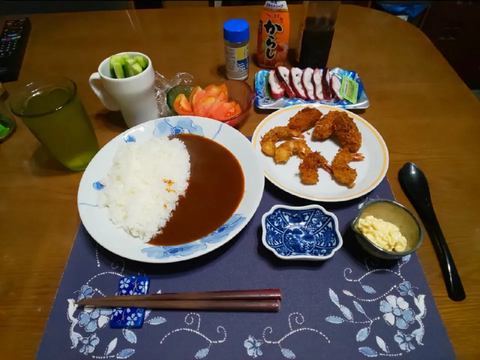 レトルトカレーライスとエビフライとカキフライとたこのお造り(夕飯)|enarinさん