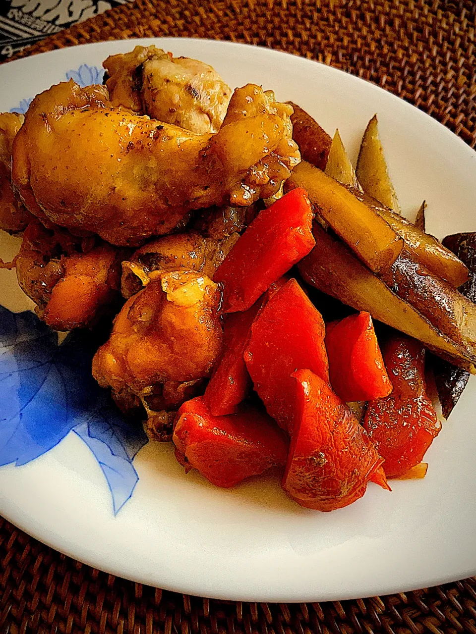 鳥の手羽元と根菜の煮物🐓|ジュンコ バイヤーさん