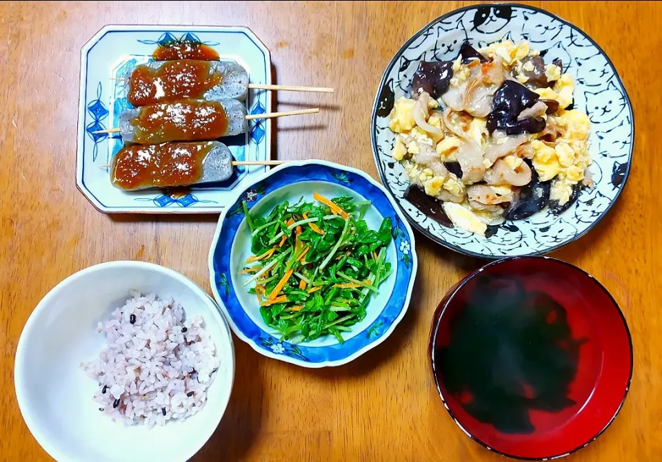 2022 0907　豚肉ときくらげの卵炒め　味噌田楽　豆苗サラダ　わかめスープ|いもこ。さん