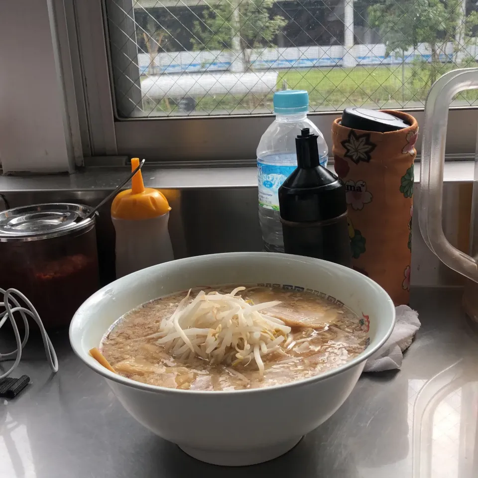 Snapdishの料理写真:＃夜勤明け　今日も　＃ラーメン　＃朝ラー　です　＃ホープ軒|Hajime Sakaiさん