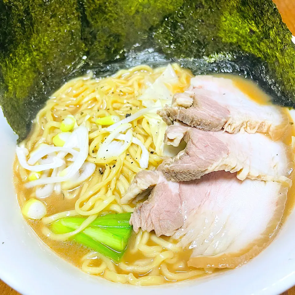 家豚骨醤油ラーメン|Akira Sugiharaさん