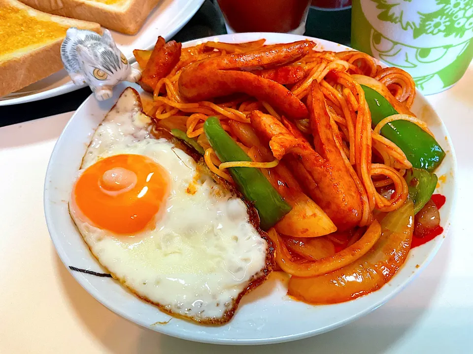 朝ごはん　ナポリタンと目玉焼き|Takeshi  Nagakiさん