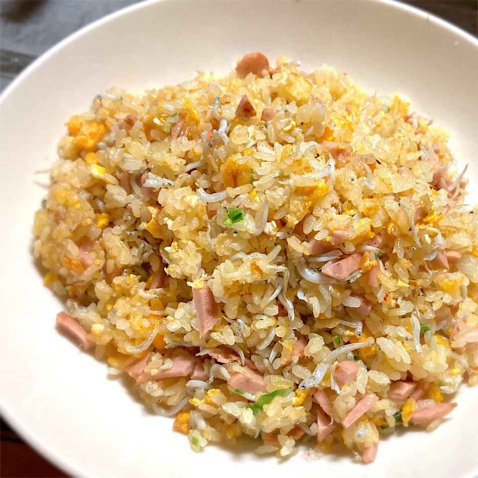 今夜はカニ缶でご飯を炊いた、カニしらすチャーハンを頂きました🦀🎵|ギムレットさん