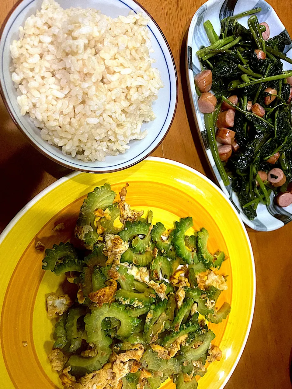 今日は月が丸いんでウインナーも丸いんで #夕飯　ロウカット玄米ご飯、カプ野菜空芯菜丸ウインナー炒め、カプ野菜ゴーヤ玉子炒め|ms903さん