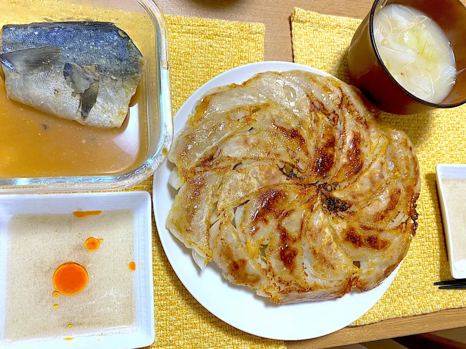 鯖の味噌煮🐟、浜松餃子🥟ニンニク味🧄|1614さん