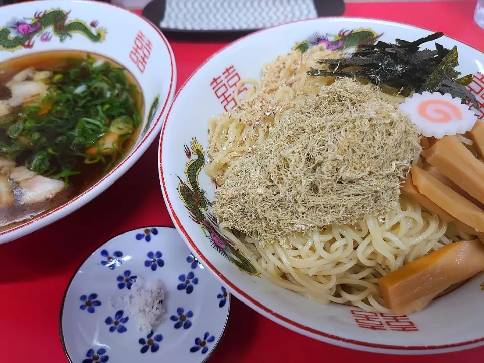 【9月末頃までの夜の数量限定】
中華そば 竹千代
どんこんぶ水のざる中華(1,000円) 
＋とろろ昆布増 (道南、100円)
＋メンマ増 (愛媛孟宗竹、100円)
@尾久1分
(出発直前、ママチャリ今年3度目
のパンクが発覚。自転車断念。)
22194|大脇さん