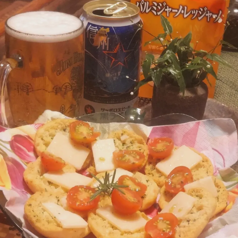 ガーリックオニオンラスクチーズチップスのせ🍺|miyuki🌱さん