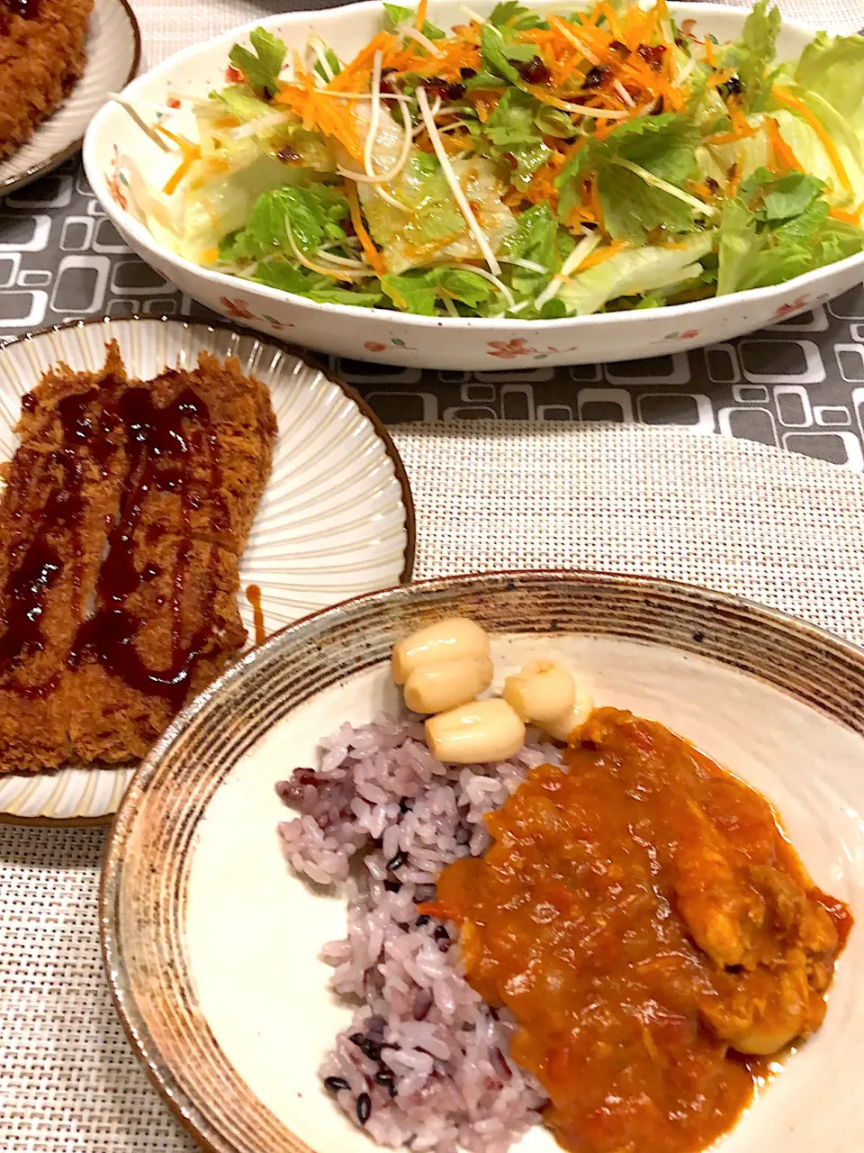 バターチキンカレー　マイセンのトンカツも。|amiさん