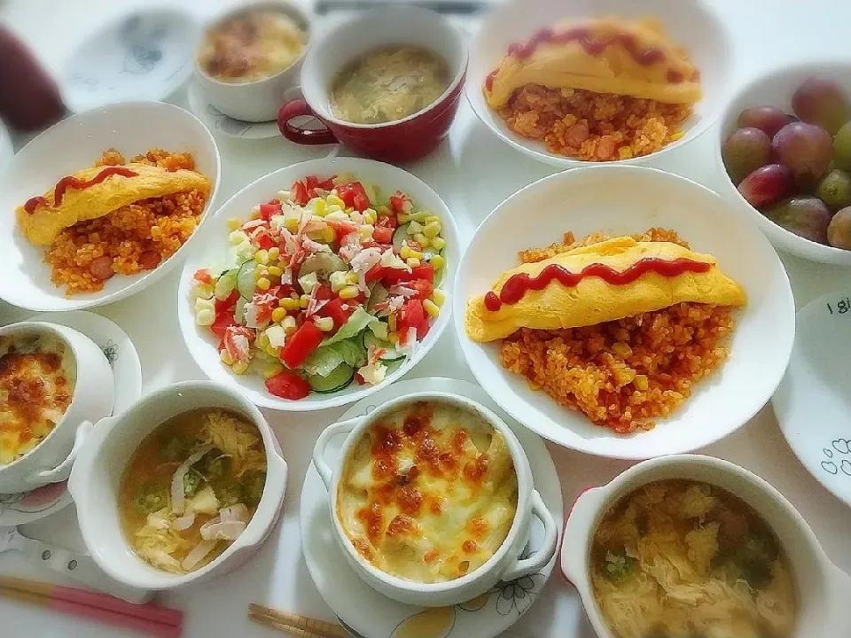 夕食(*^^*)
オムライス
マカロニチキングラタン
サラダ🥗
おくらとベーコンと卵のコンソメスープ
ブドウ🍇|プリン☆さん