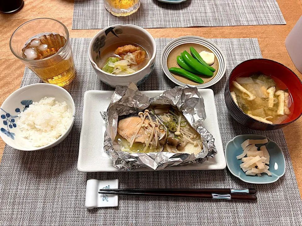 Snapdishの料理写真:鮭ときのこのホイル焼きの夕飯|Sakikoさん