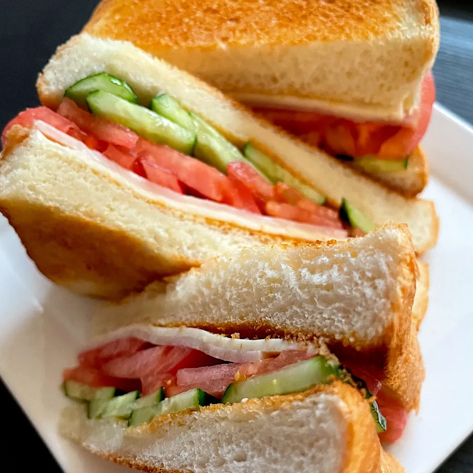 家の定番😊ボリュームトーストサンド🥪💕😋✨|てるみさん