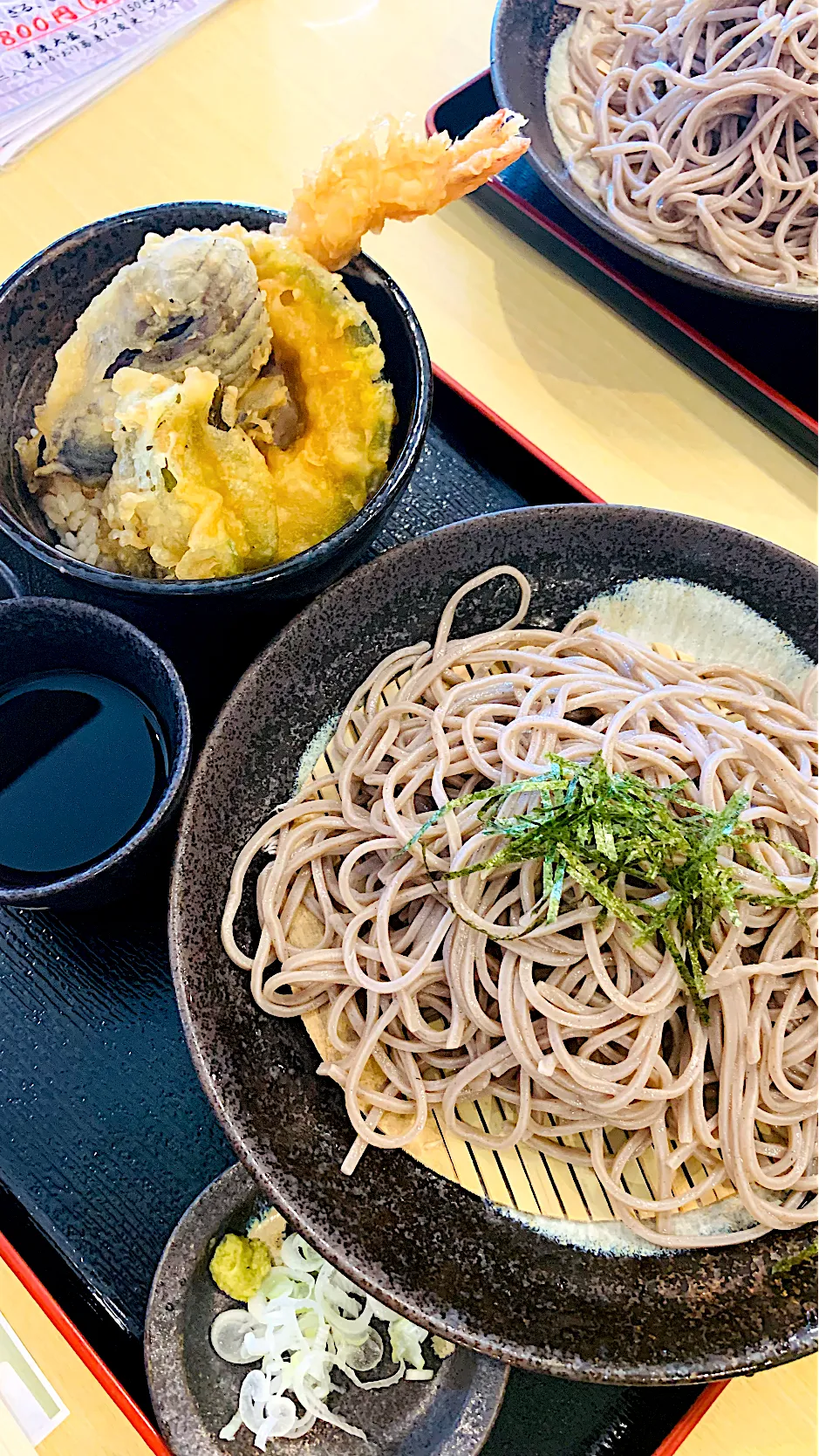 Snapdishの料理写真:出羽かおりのざる蕎麦と海老野菜天丼🦐|ちはるさん