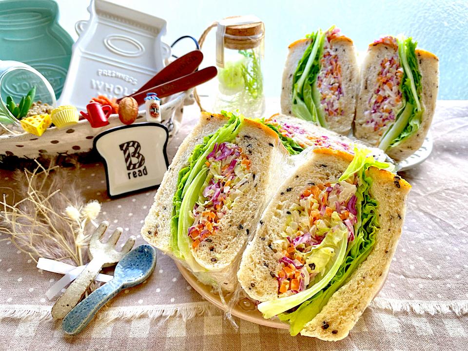 黒ごま食パン𝕕𝕖コールスローサンド
〜 𝘣𝘭𝘢𝘤𝘬 𝘴𝘦𝘴𝘢𝘮𝘦 𝘣𝘳𝘦𝘢𝘥 × 𝘤𝘰𝘭𝘦𝘴𝘭𝘢𝘸 𝘴𝘢𝘯𝘥𝘸𝘪𝘤𝘩 〜