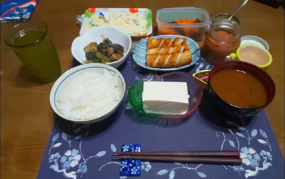 Snapdishの料理写真:なす味噌炒めとなめこの味噌汁(夕飯)|enarinさん