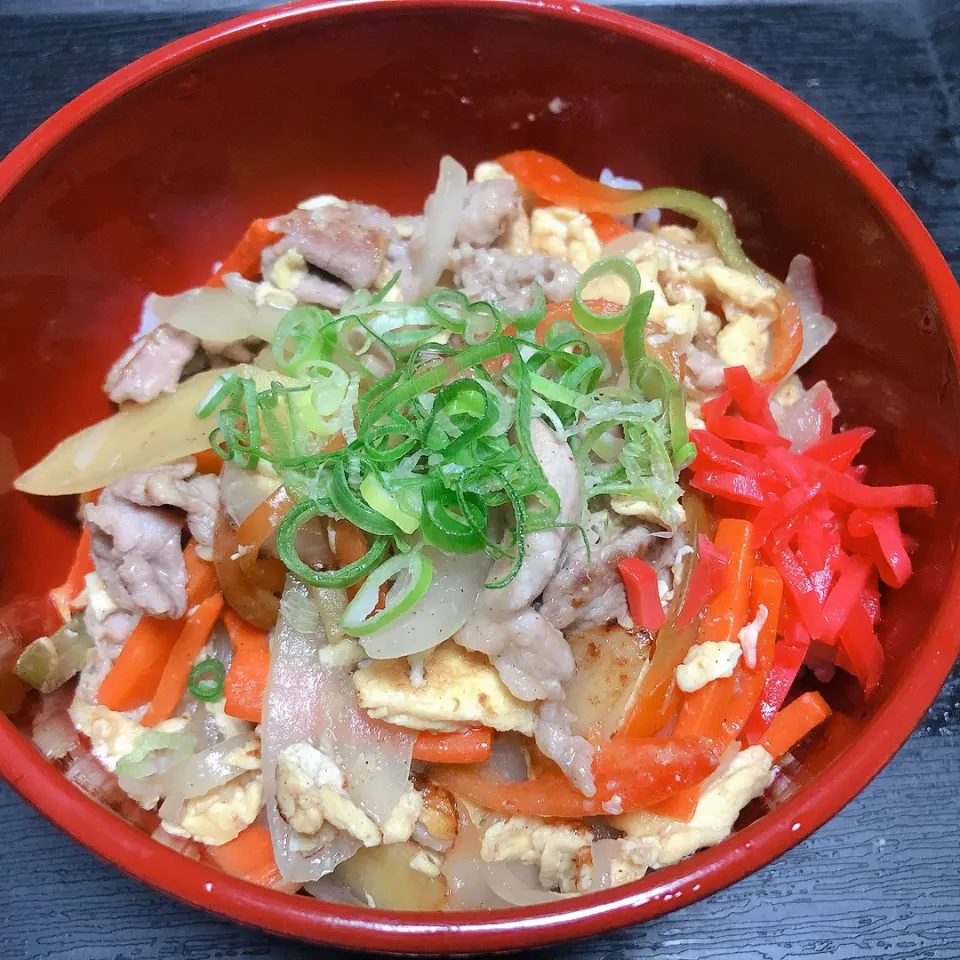 今日も夜仕事なので、パパッと野菜丼|まちゃさん