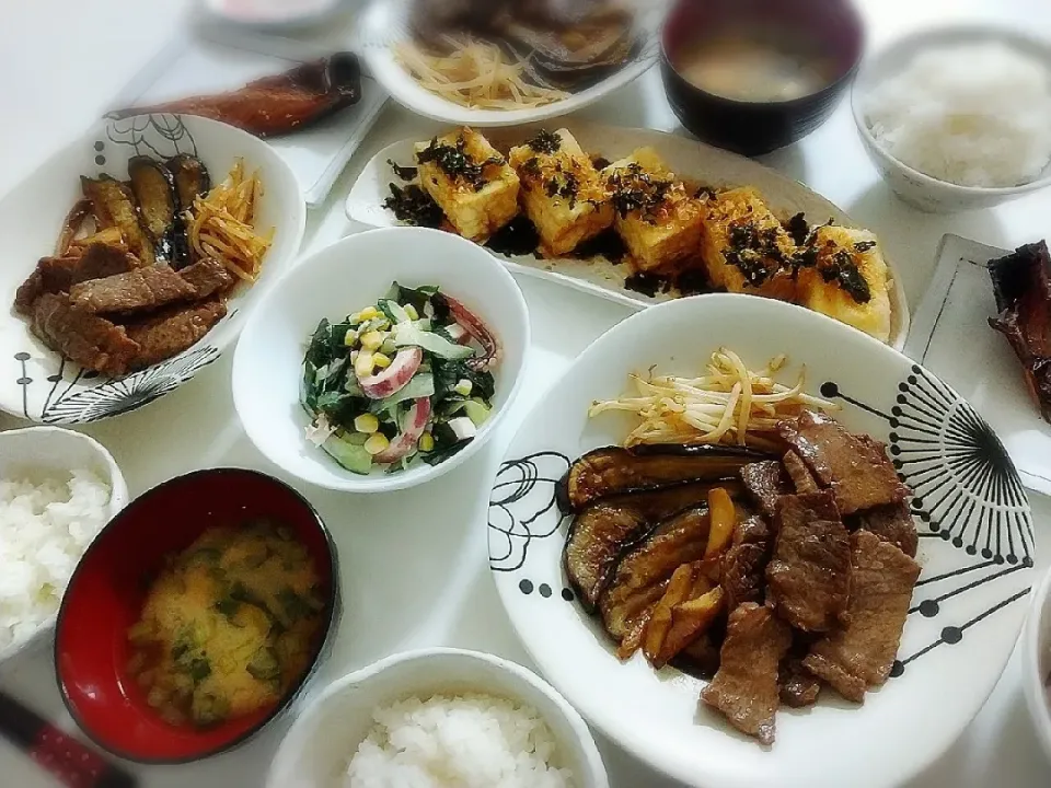 夕食(*^^*)
黒毛焼き肉&野菜炒め(エリンギ、丸ナス、もやし)
揚げ出し豆腐
鯖みりん焼
いかときゅうりとコーンのワカメサラダ🥗
お味噌汁(小松菜、豆腐)|プリン☆さん