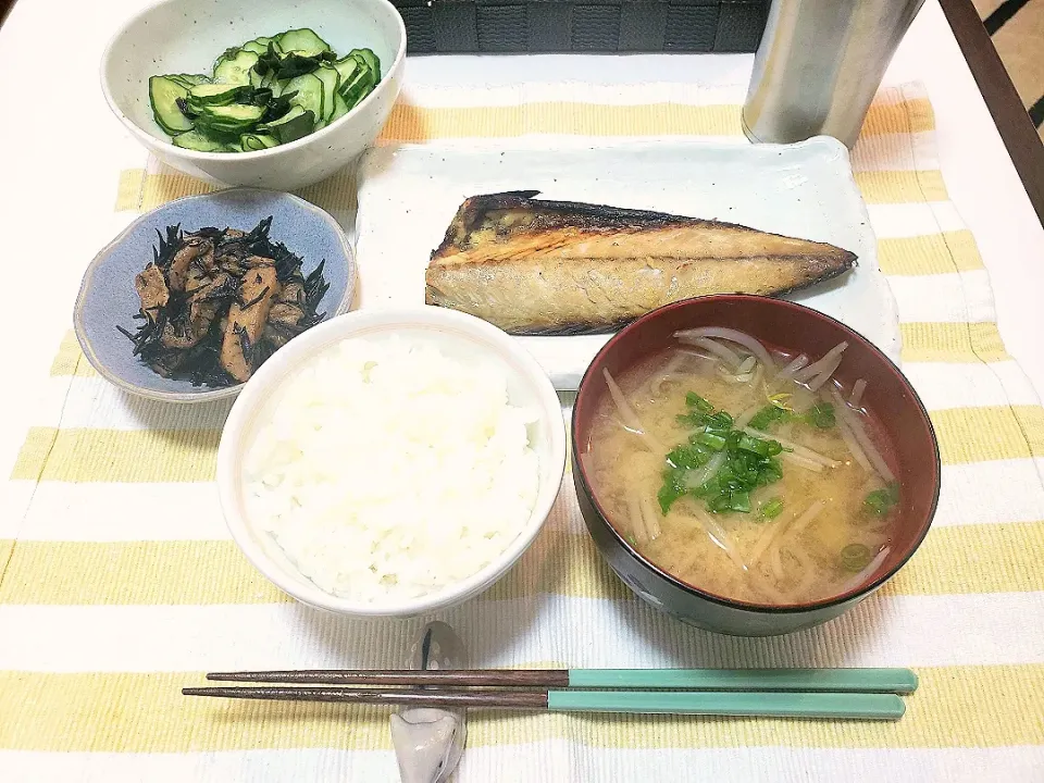 ひとり暮らしの夜ご飯
鯖の西京焼き、ひじき、酢の物|keeijnsさん