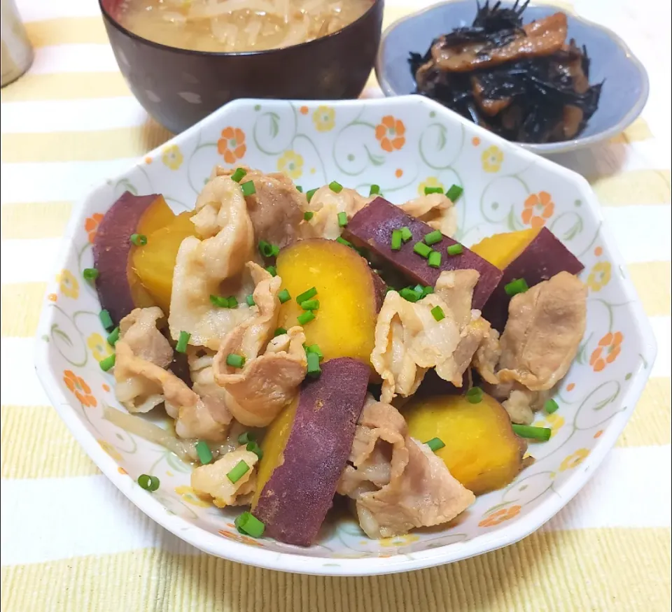 ひとり暮らしの夜ご飯
さつまいもと豚肉の煮物|keeijnsさん