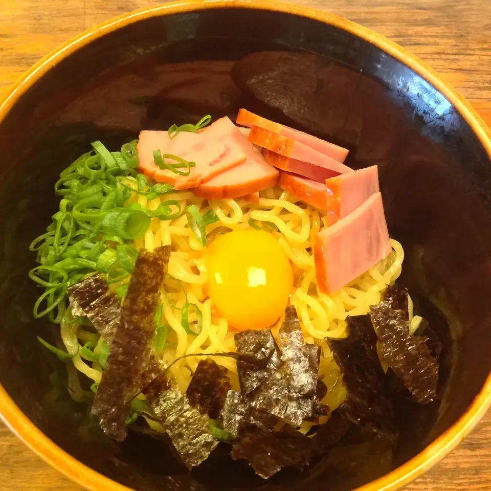 Snapdishの料理写真:卵がけラーメン|居酒屋ちともさん