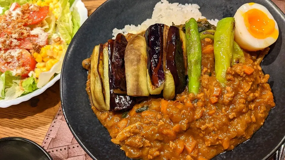 Snapdishの料理写真:ナスとししとうの挽き肉カレー|まみさん