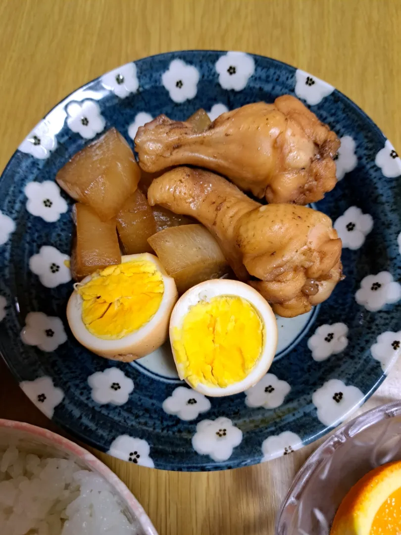 Snapdishの料理写真:鶏手羽元と大根の甘辛煮|あずきさん